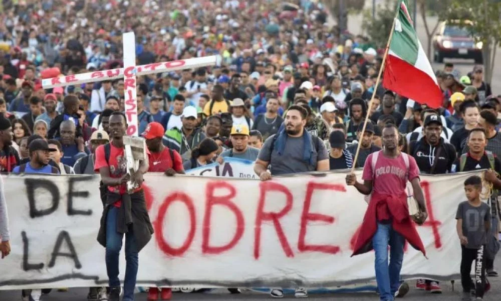 Καραβάνι με περίπου 8.000 μετανάστες ξεκίνησε πορεία από το Μεξικό προς τα αμερικανικά σύνορα